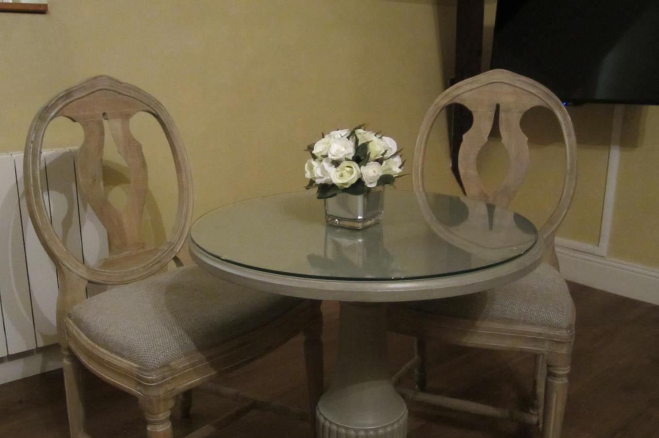 Chateau De Lazenay - Residence Hoteliere Bourges Bagian luar foto