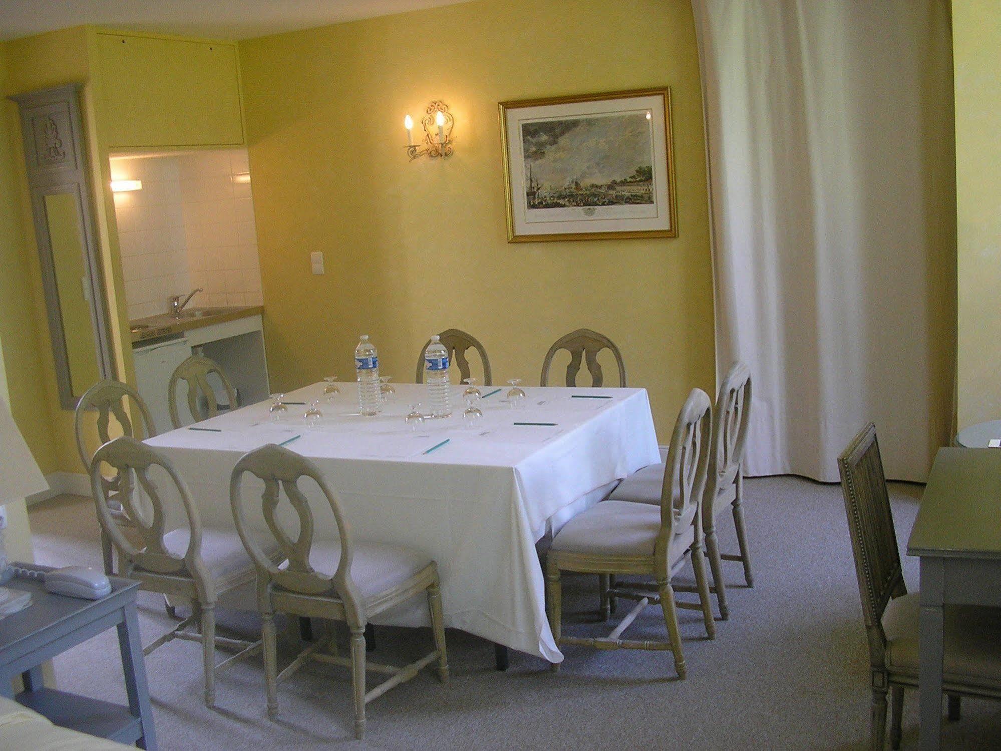 Chateau De Lazenay - Residence Hoteliere Bourges Bagian luar foto