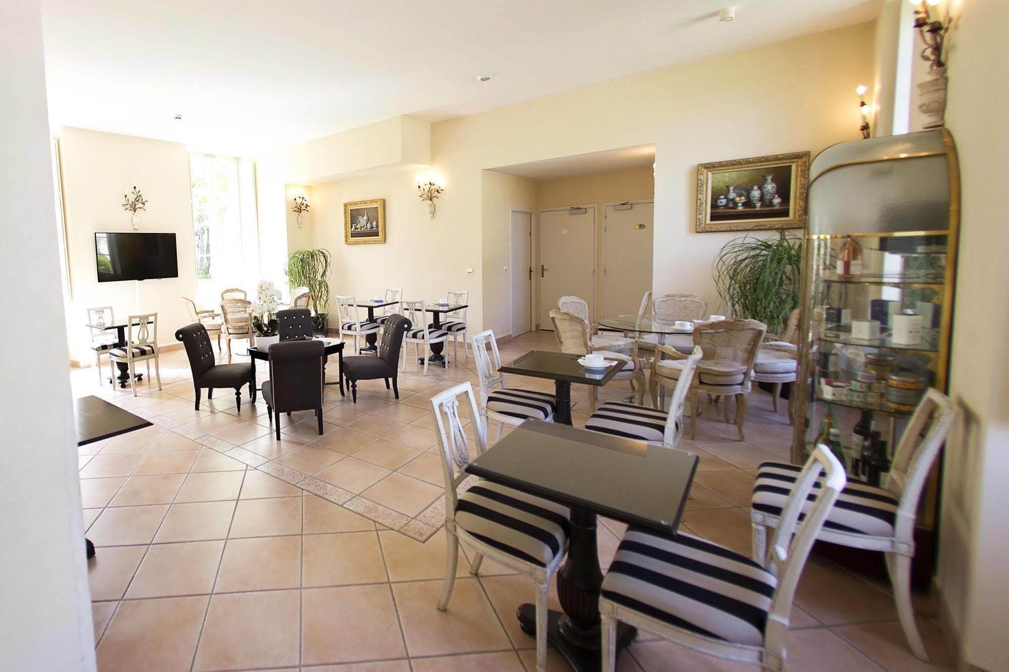 Chateau De Lazenay - Residence Hoteliere Bourges Bagian luar foto