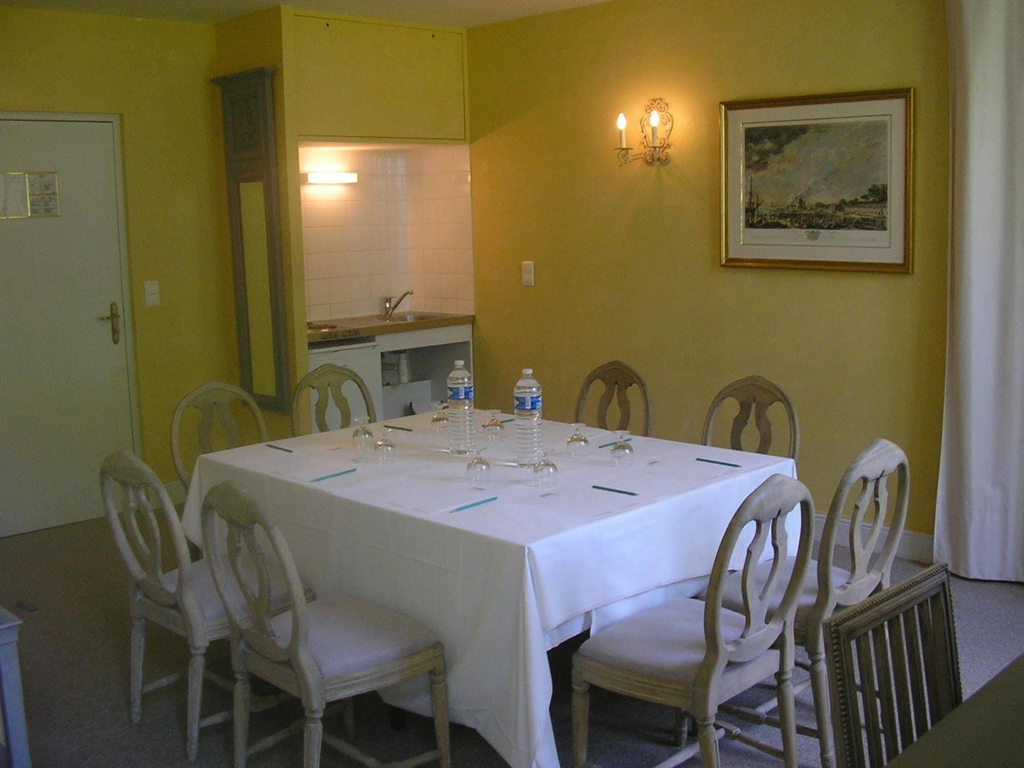 Chateau De Lazenay - Residence Hoteliere Bourges Bagian luar foto